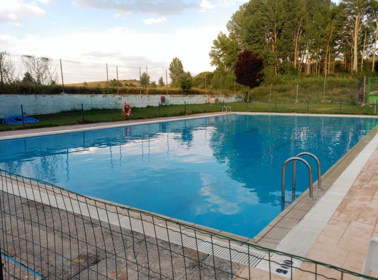 Apartamento Ribera Del Duero Reserva Tubilla del Lago Bagian luar foto